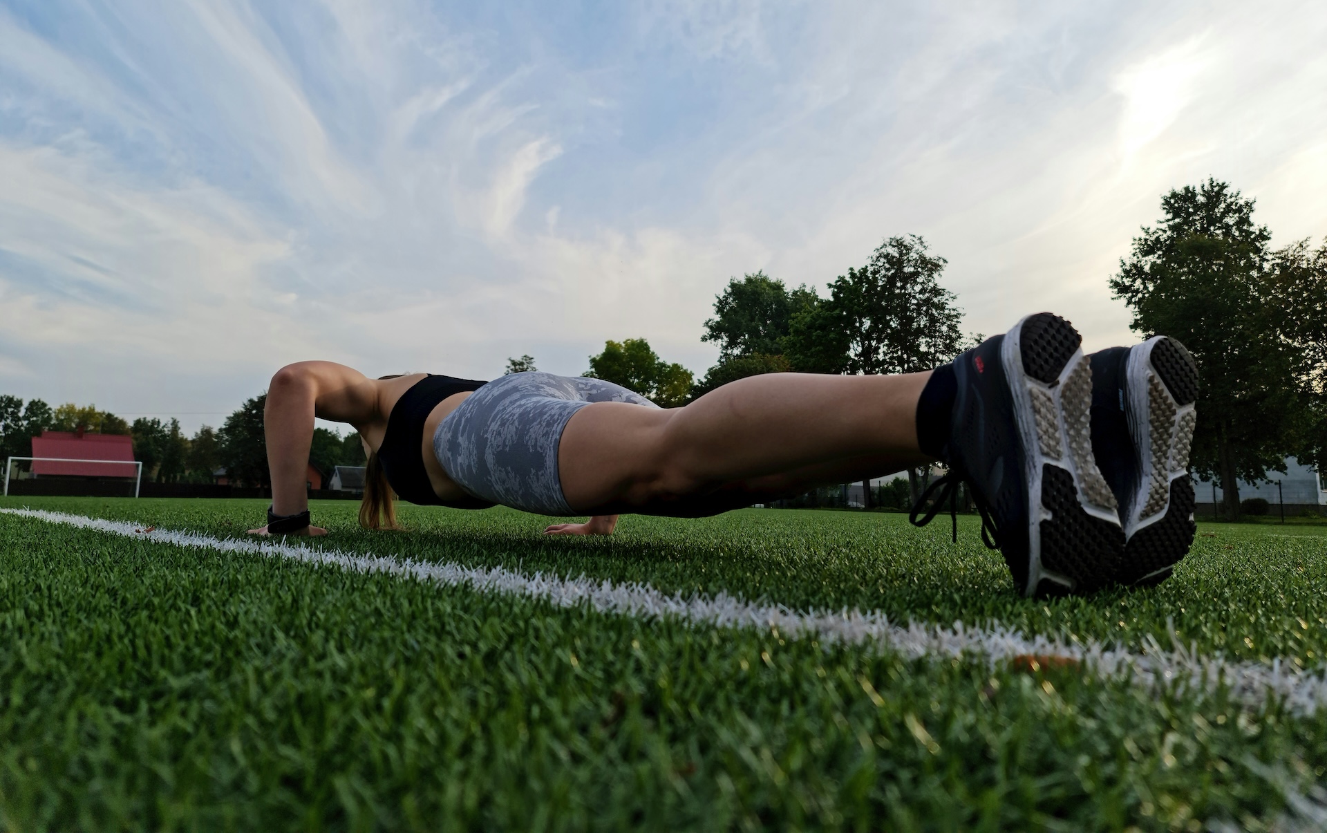 a woman tests how many push-ups she can do by age