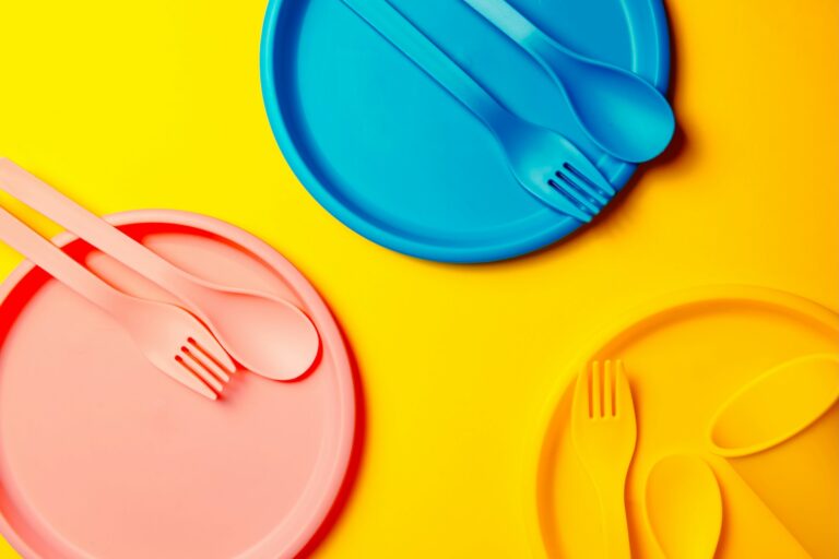 Colorful silicone plates and cutlery