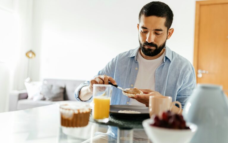 skipping meals like breakfast is linked to depression so a man is making sure he eats breakfast